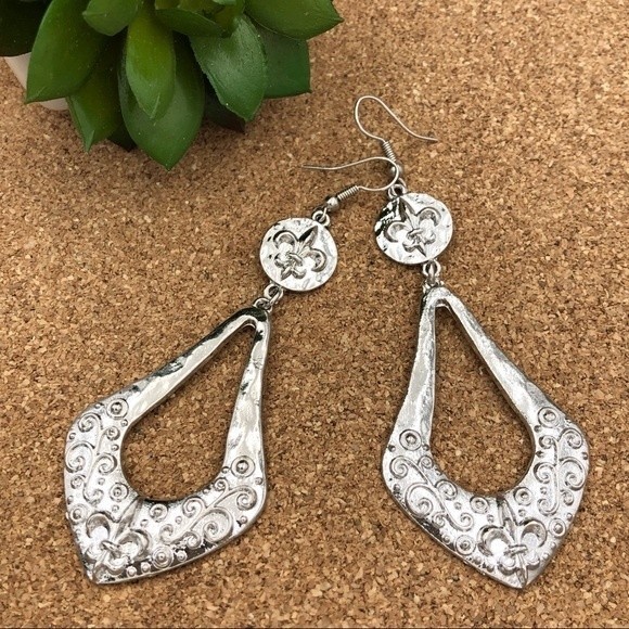 🌼 Fleur De Lis Teardrop Silver Earrings - Picture 1 of 3